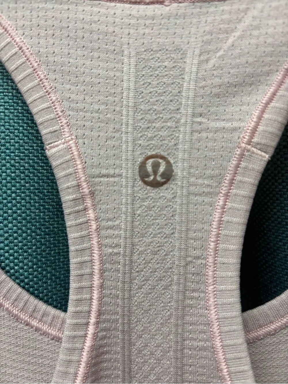 lululemon athletica excellent r5
